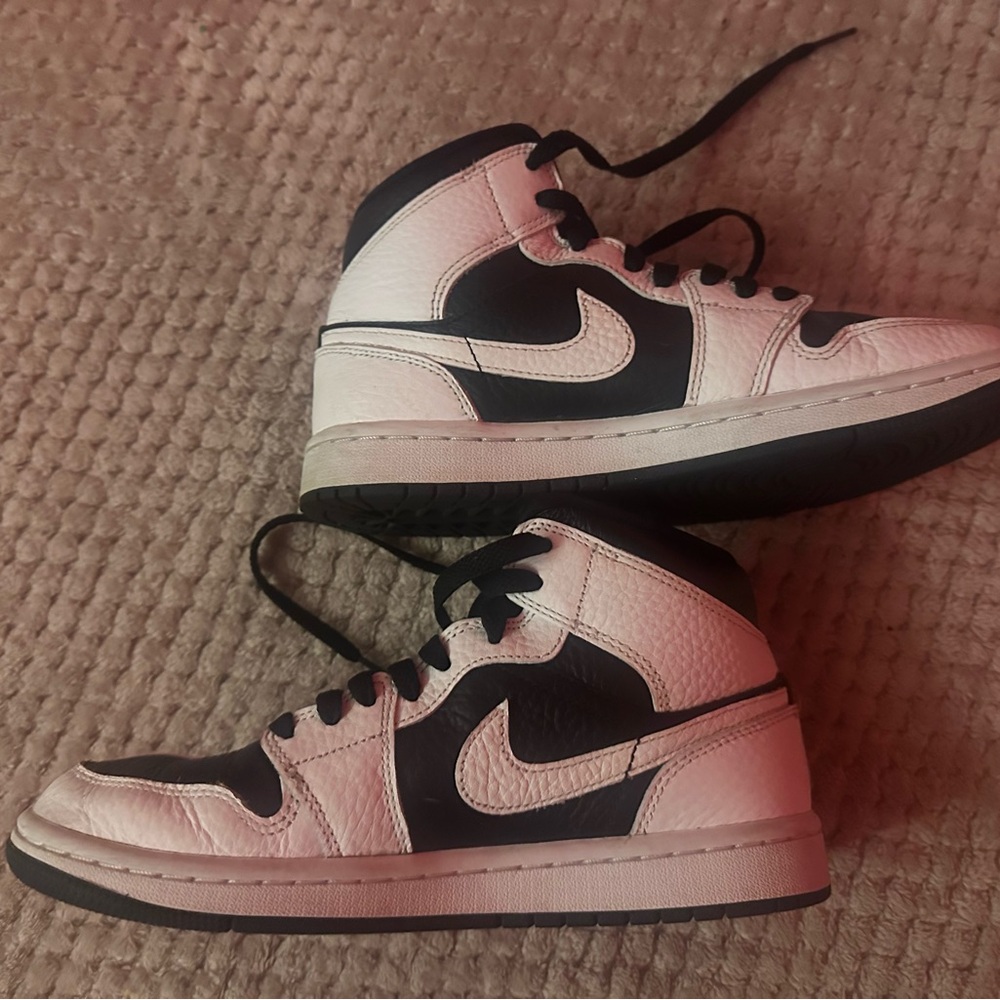 Nike Black and White Leather Sneakers